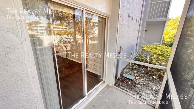 Building Photo - 126 Blue Pointe Way