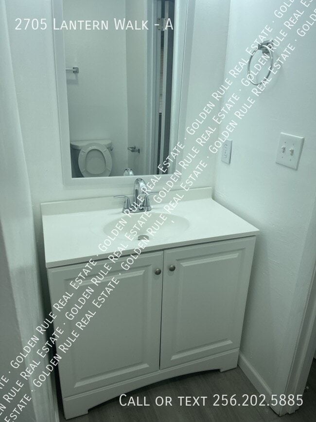 Building Photo - 2705 Lantern Walk SE