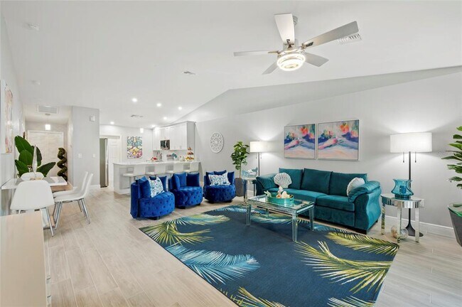 Building Photo - 2100 Como St