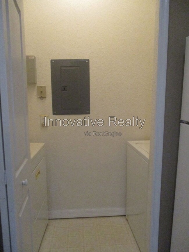 Building Photo - 1375 Lake Shadow Cir