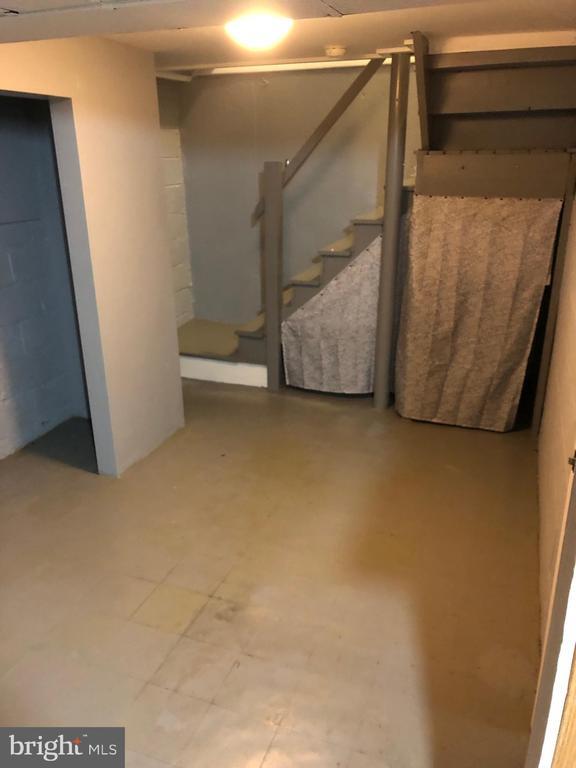 Building Photo - 8550 Tolbut St