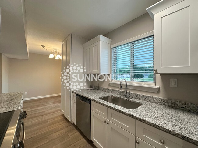 Building Photo - Completely Remodeled 2BR 2BA Condo
