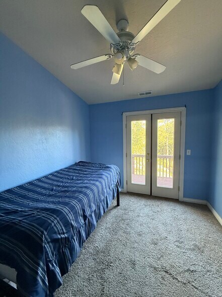 Available room - 1486 E Ivy Ln