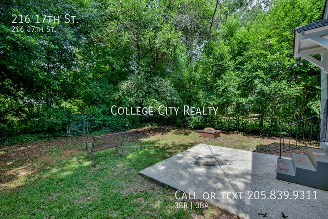 Building Photo - 216 17th St