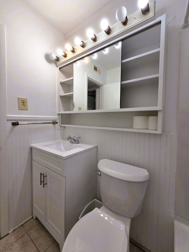 Building Photo - Traditional 4 bedroom cape in Staples Mill and Libbie Road corridor.