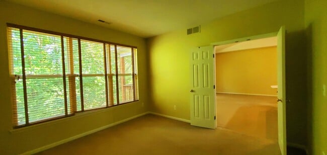Building Photo - 1354 Fox Pointe Cir