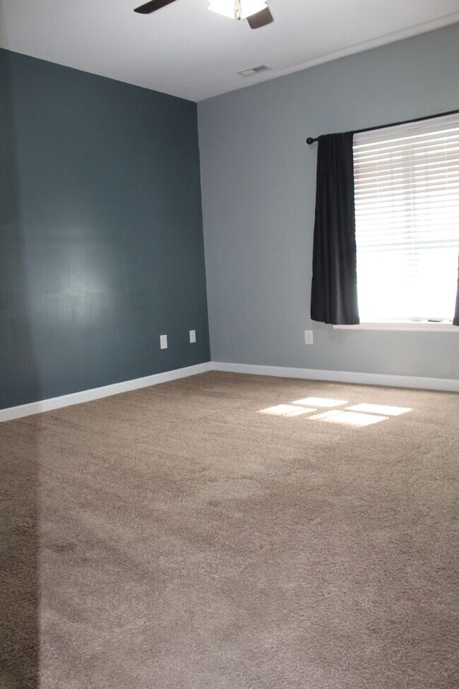 Building Photo - 107 Kenison Way