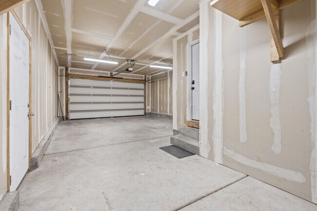 Building Photo - 1572 S Bridle Path Loop