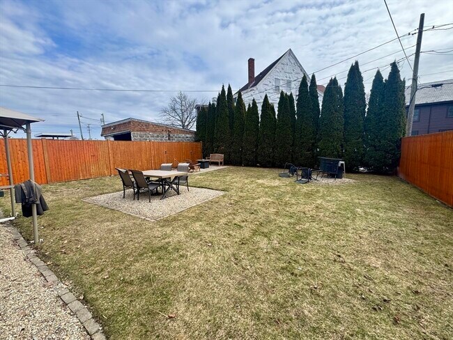 Building Photo - 52 Hussey St