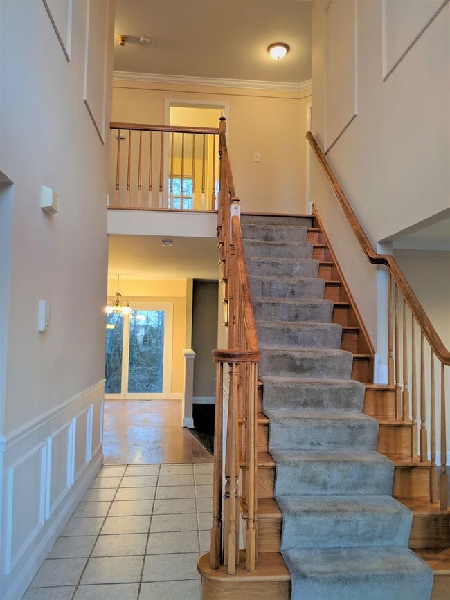 Building Photo - Elegant 5-Bedroom Colonial with Canal View...