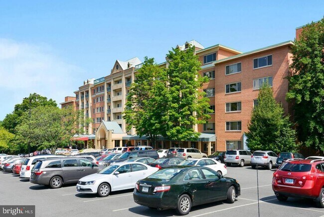 Building Photo - 10570 Main St