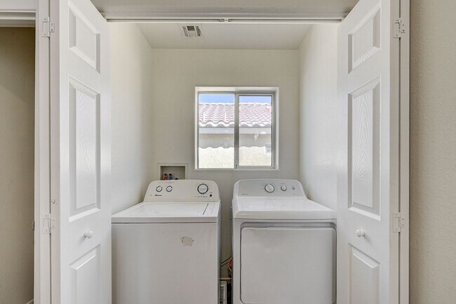 Building Photo - Single-Family Home in a Cul-de-Sac 3BD/2.5BA – Freshly Updated & Move-In Ready!