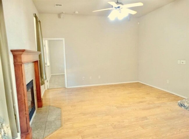 Building Photo - 3301 Buckingham Pl