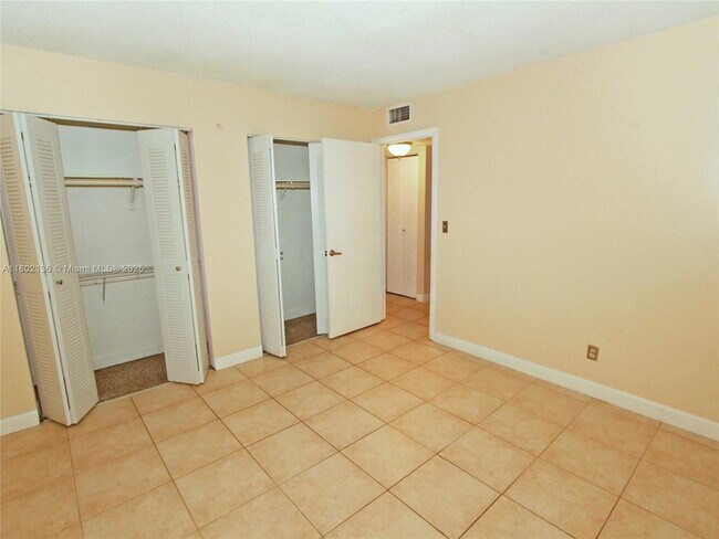 Building Photo - 8650 SW 109th Ave