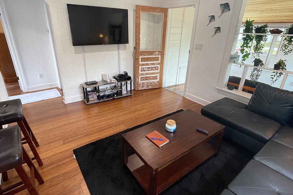 Building Photo - 4520 Burlington Ave N