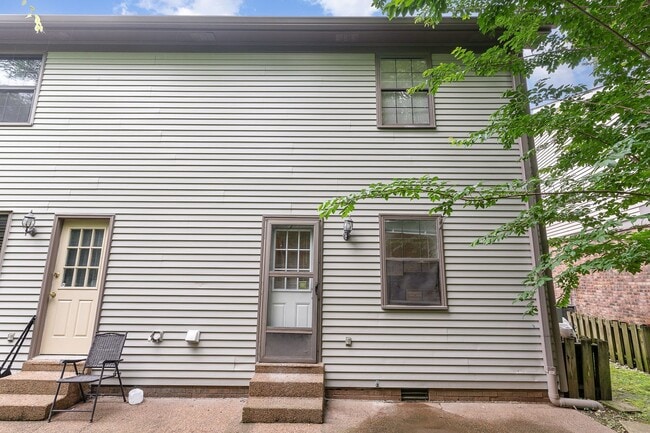 Building Photo - Desirable Brentwood Trace 2 Bedroom Townho...