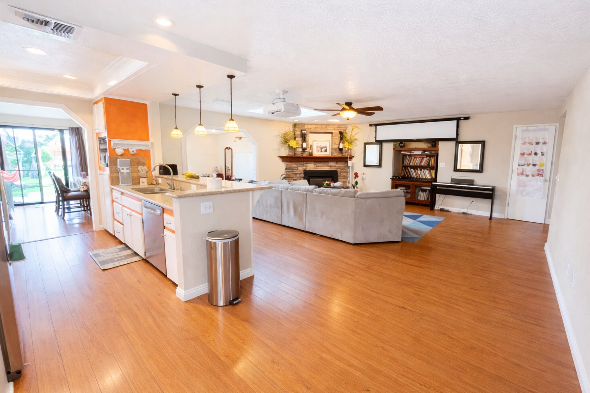 Building Photo - 13099 Meteor Dr