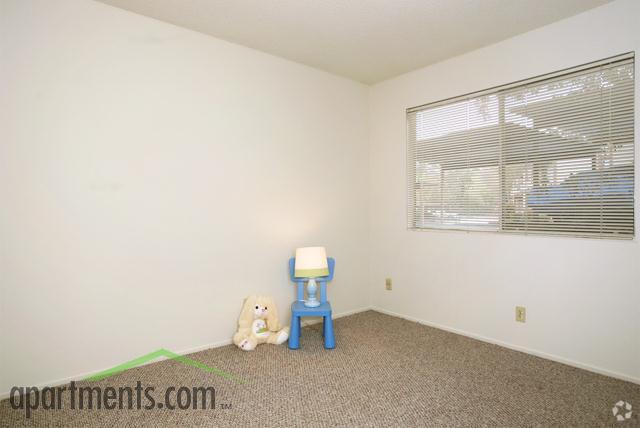 Bedroom - Crestview Apartments