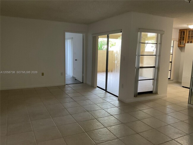 Building Photo - 8860 SW 123rd Ct