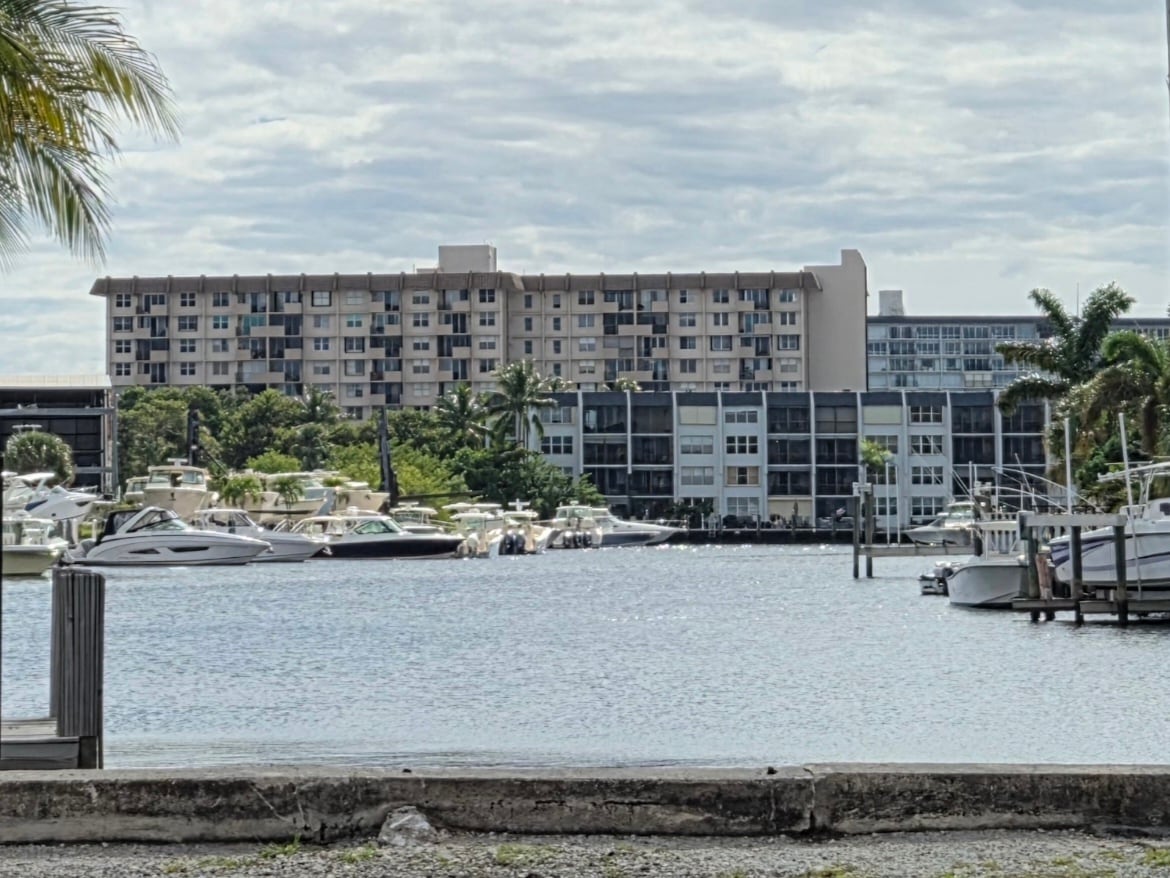 Building Photo - 1971 SE 5th Ct