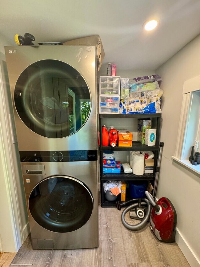 Building Photo - $3,900 - 3BD/2BA Single Family Home - Falmouth w/ Heated 2-Car Garage, W/D & Large Backyard! Avai...