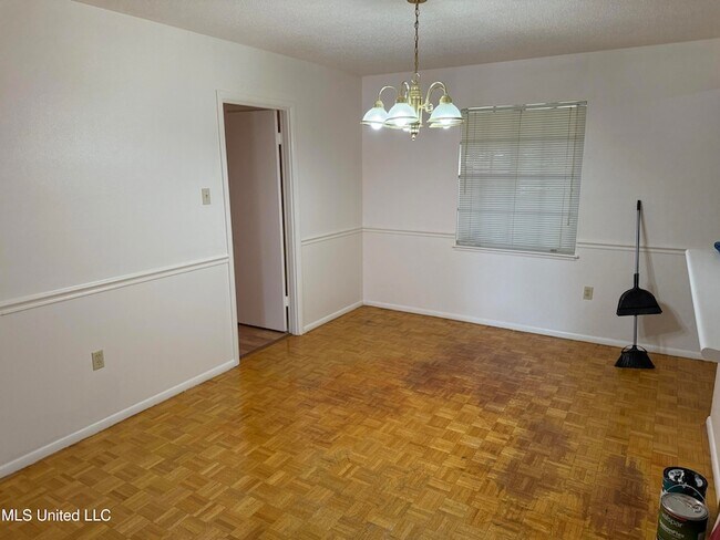 Building Photo - 2507 Middlecoff Dr