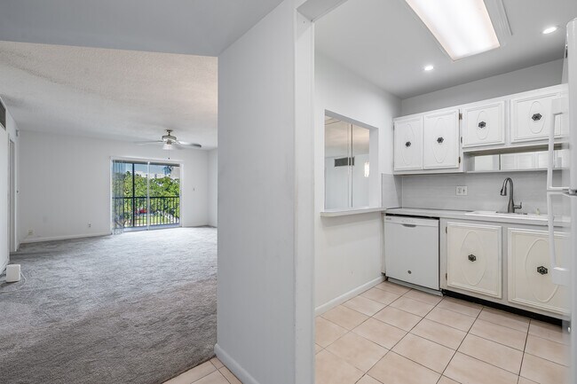 Building Photo - 251 S Cypress Rd