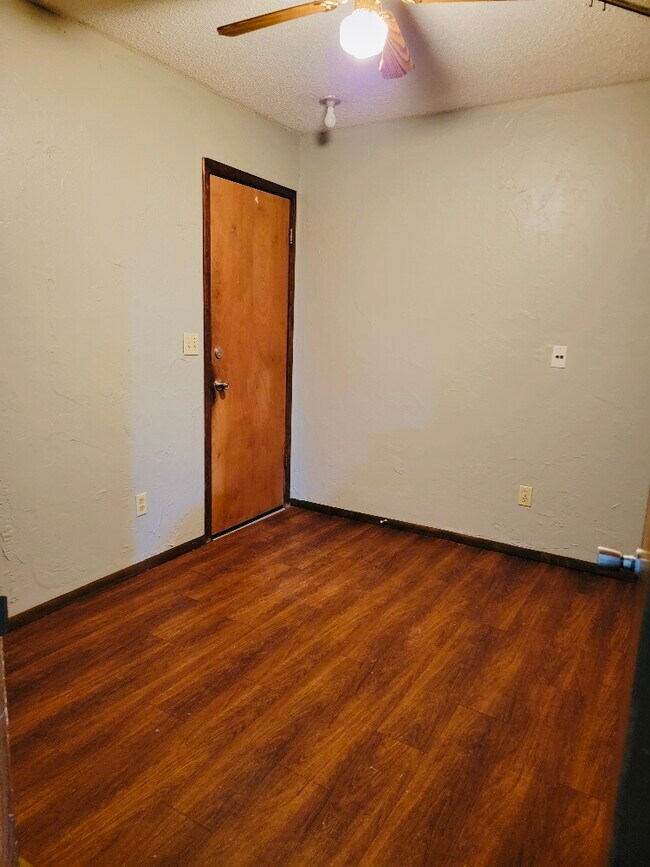 Building Photo - 9600 Sandy Ln
