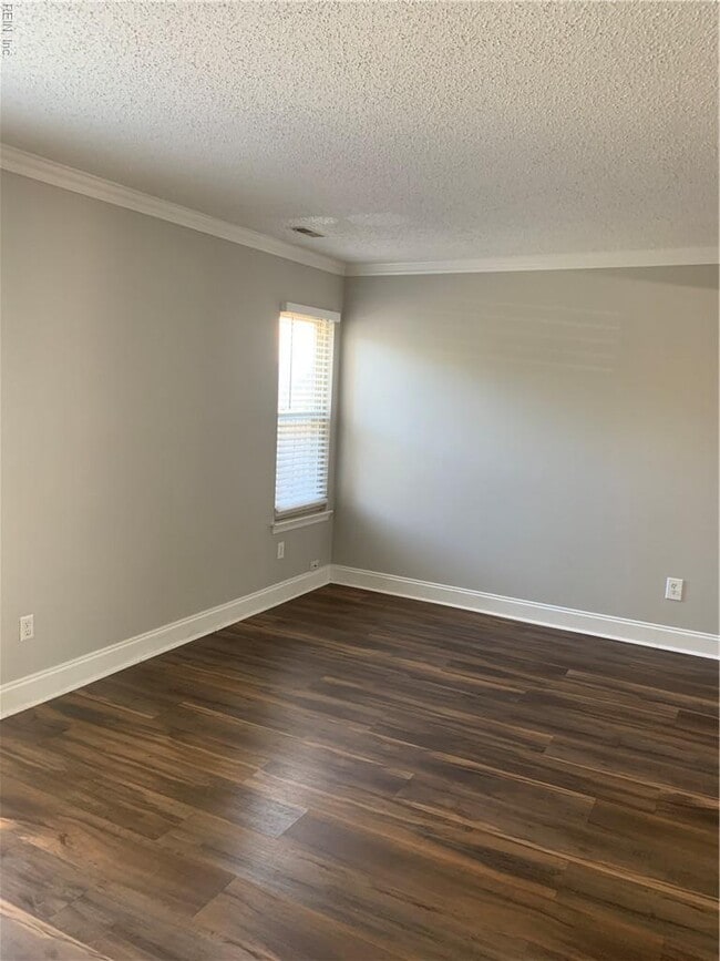 Building Photo - 1654 Jameson Dr