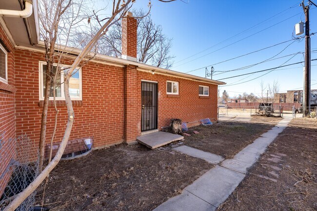 Building Photo - 8989 E 12th Ave