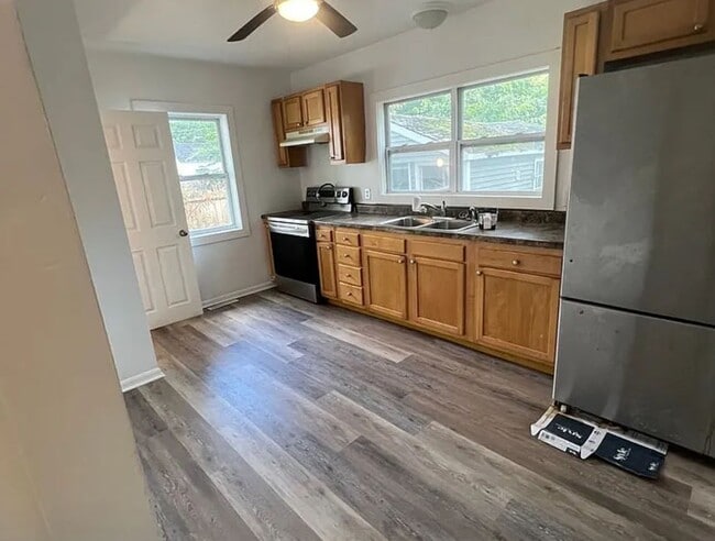 Building Photo - 210 N Lincoln Ave