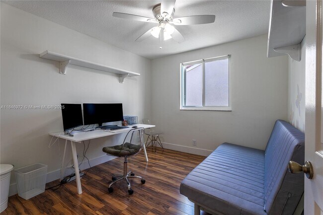 Building Photo - 1055 Cedar Falls Dr