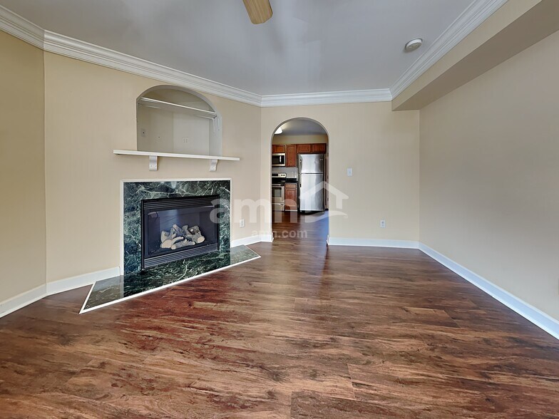 Building Photo - 817 Winterside Ln