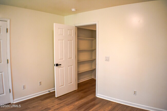 Building Photo - 43 Blue Haw Ct