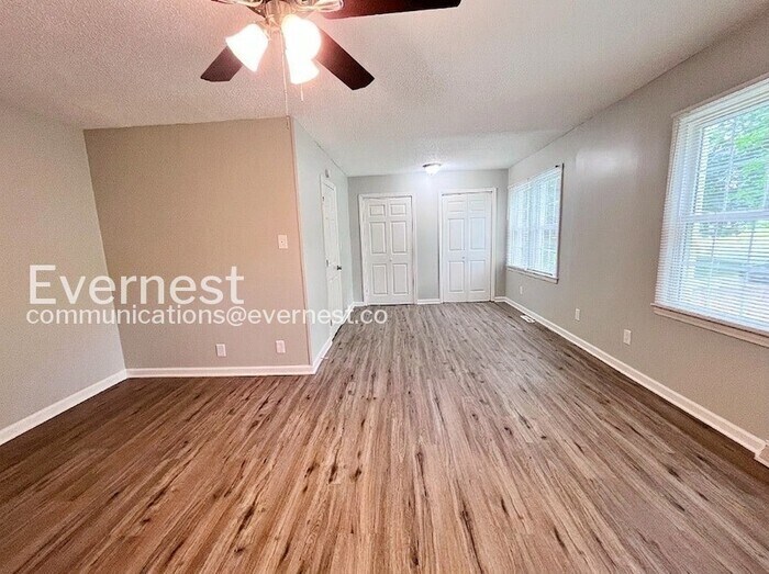 Building Photo - 400 Wilcrest Dr