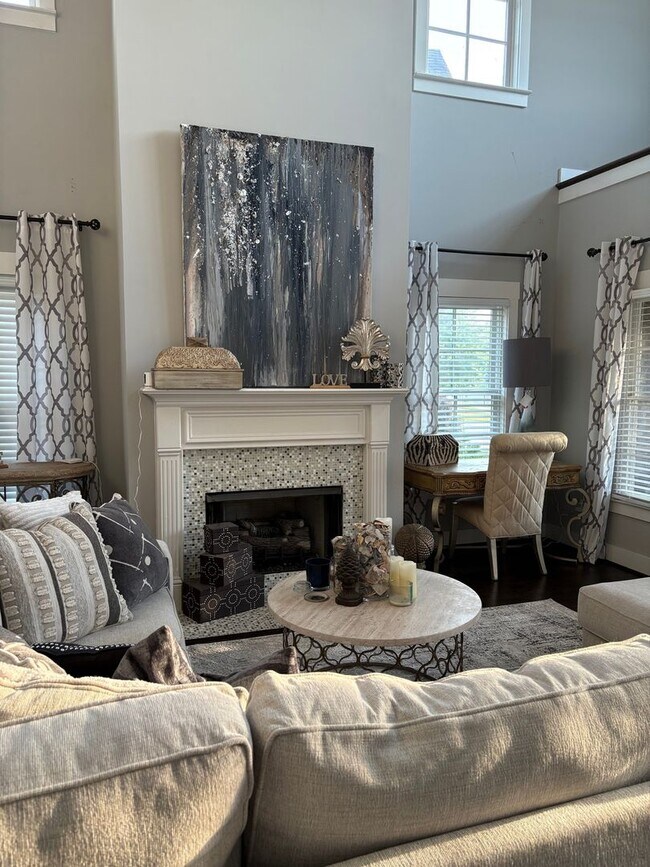 Building Photo - 1013 Edgewater Ln