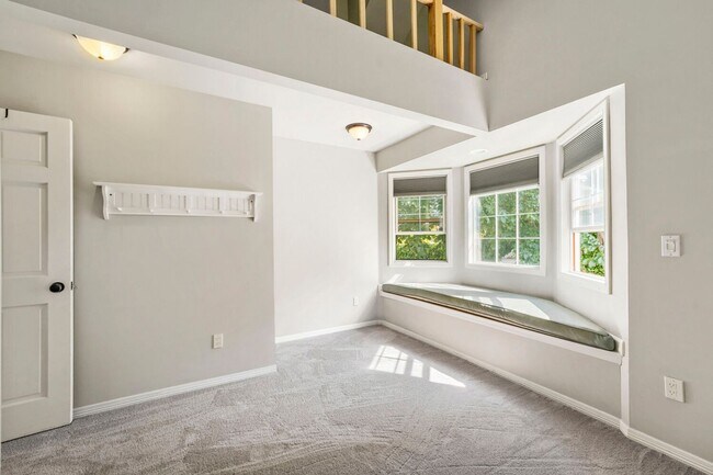 Building Photo - 422 W Raye St