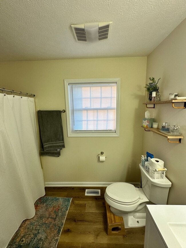 Building Photo - 1641 York Dr NW