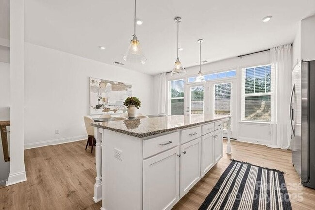 Building Photo - 1018 Fairway Green Ln