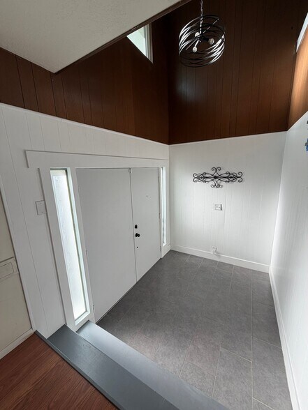 Building Photo - 881 N 1000 E
