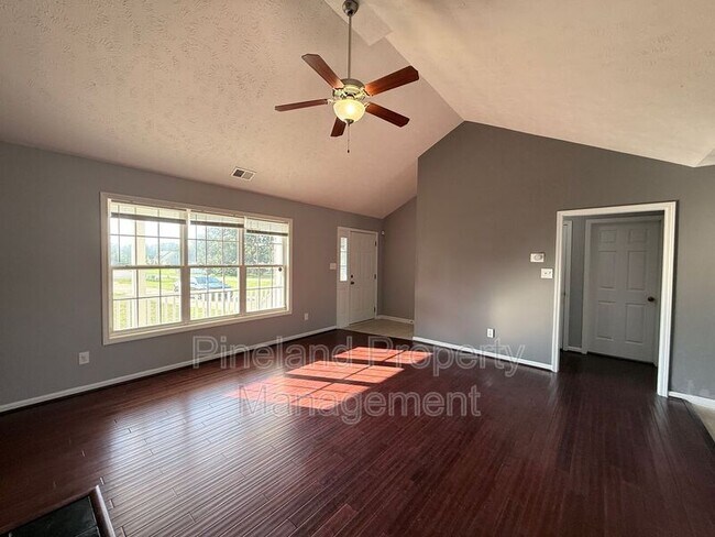 Building Photo - 641 Corsegan Rd