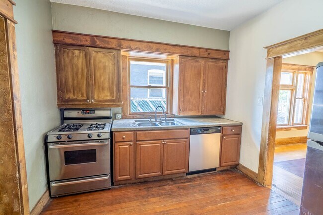 Building Photo - Single-Level 3 Bed / 2 Bath in Ogden — 1907 Charm Near Historic 25th Street