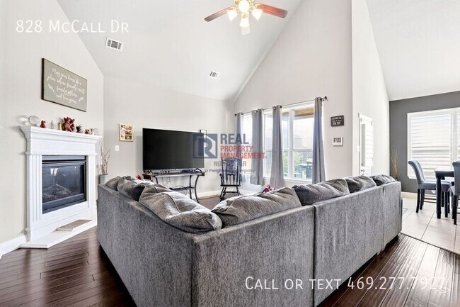 Building Photo - 828 McCall Dr