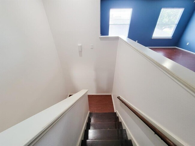 Building Photo - 2131 Cold River Dr