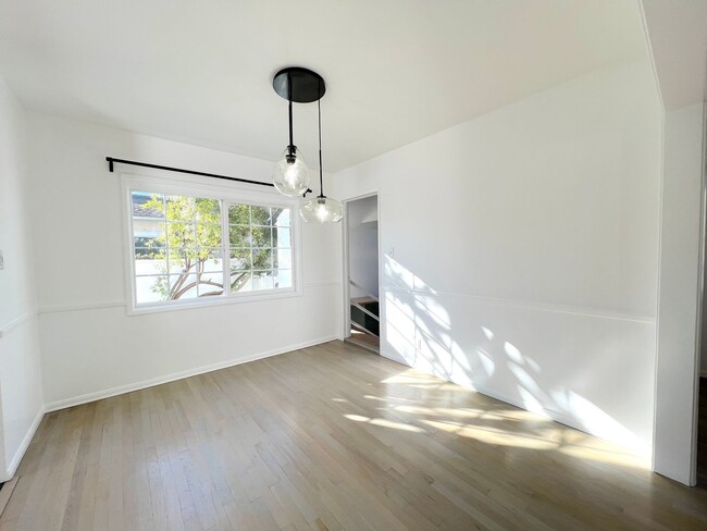 Building Photo - Clean and Updated 2 Bedroom in Long Beach