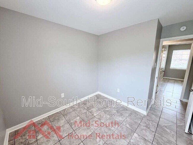 Building Photo - 4400 Elmridge St
