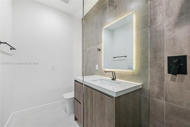 Building Photo - 813 NE 17th Terrace