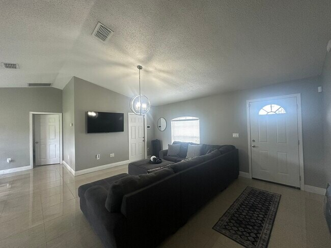 Building Photo - 37 Sawfish Ct