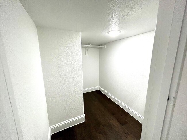 Building Photo - 1400 Via Toscana Ln
