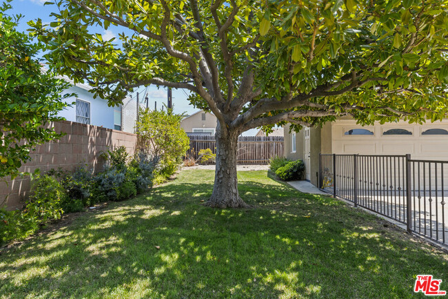 Building Photo - 6238 La Tijera Blvd